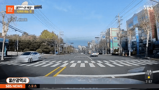 직진 vs 좌회전 오토바이사고.. 원인은?.gif | 인스티즈