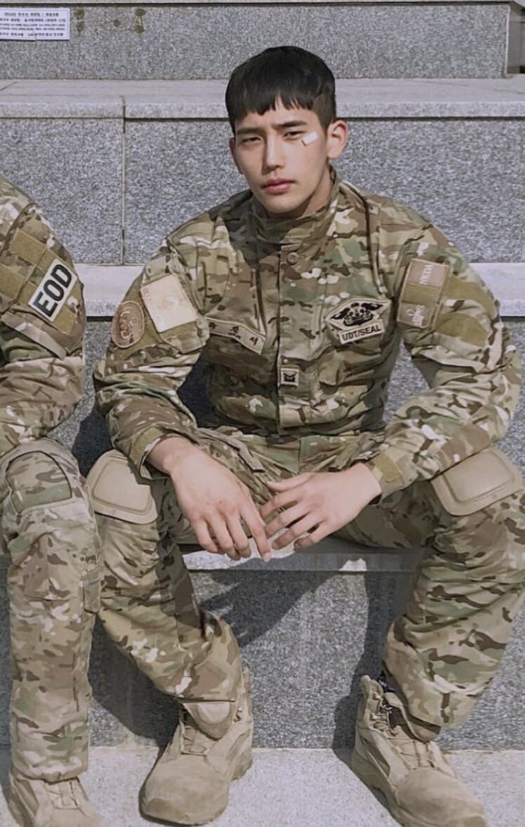 가짜사나이2 예고편 머리 긴 교관으로 추측되는 인물 | 인스티즈