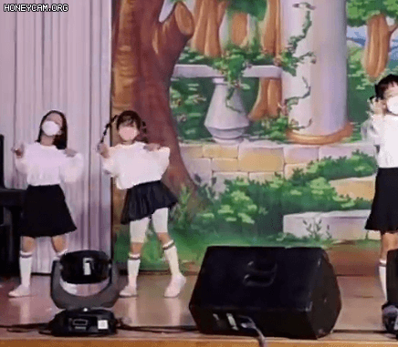 초등학교 1학년 재롱잔치...너무 빡세진듯 하다.gif | 인스티즈