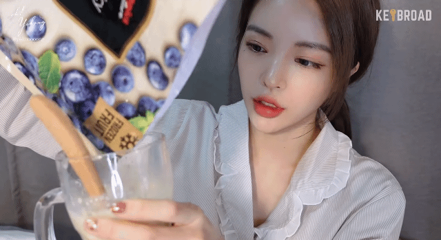 웃는게 이쁜 모델 | 인스티즈