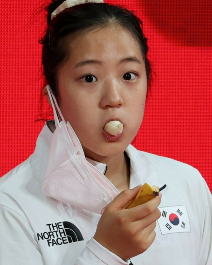 신유빈 먹방 모음.gif | 인스티즈