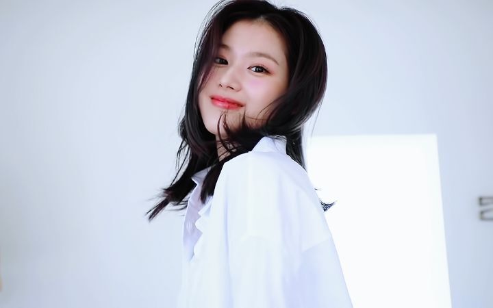 사나 눈빛이 유죄인 이유.gif | 인스티즈