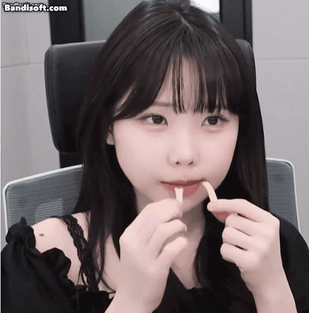 치즈스틱 먹는 우정잉.gif | 인스티즈