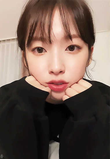 브이앱 하는 오마이걸 아린.gif | 인스티즈
