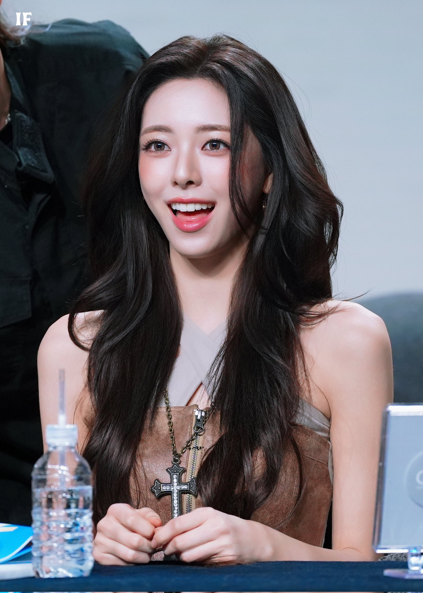 (스압)여자여자한 ITZY 유나.jpgif | 인스티즈