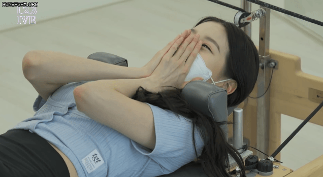 필라테스 수업 받는 아이브 장원영, 안유진.jpgif | 인스티즈