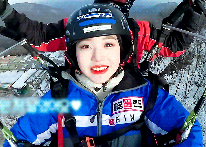 생애 첫 패러글라이딩 타고 엄청 신난 아이즈원 장원영.gif | 인스티즈