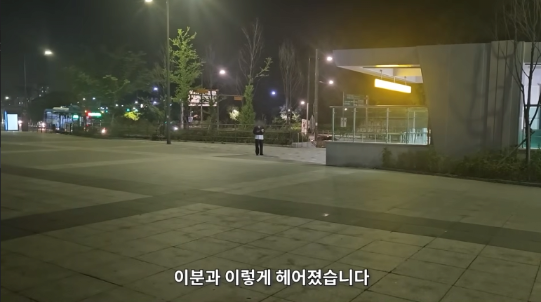 시민들에게 냅다 돈주고 도망가는 유튜버 | 인스티즈