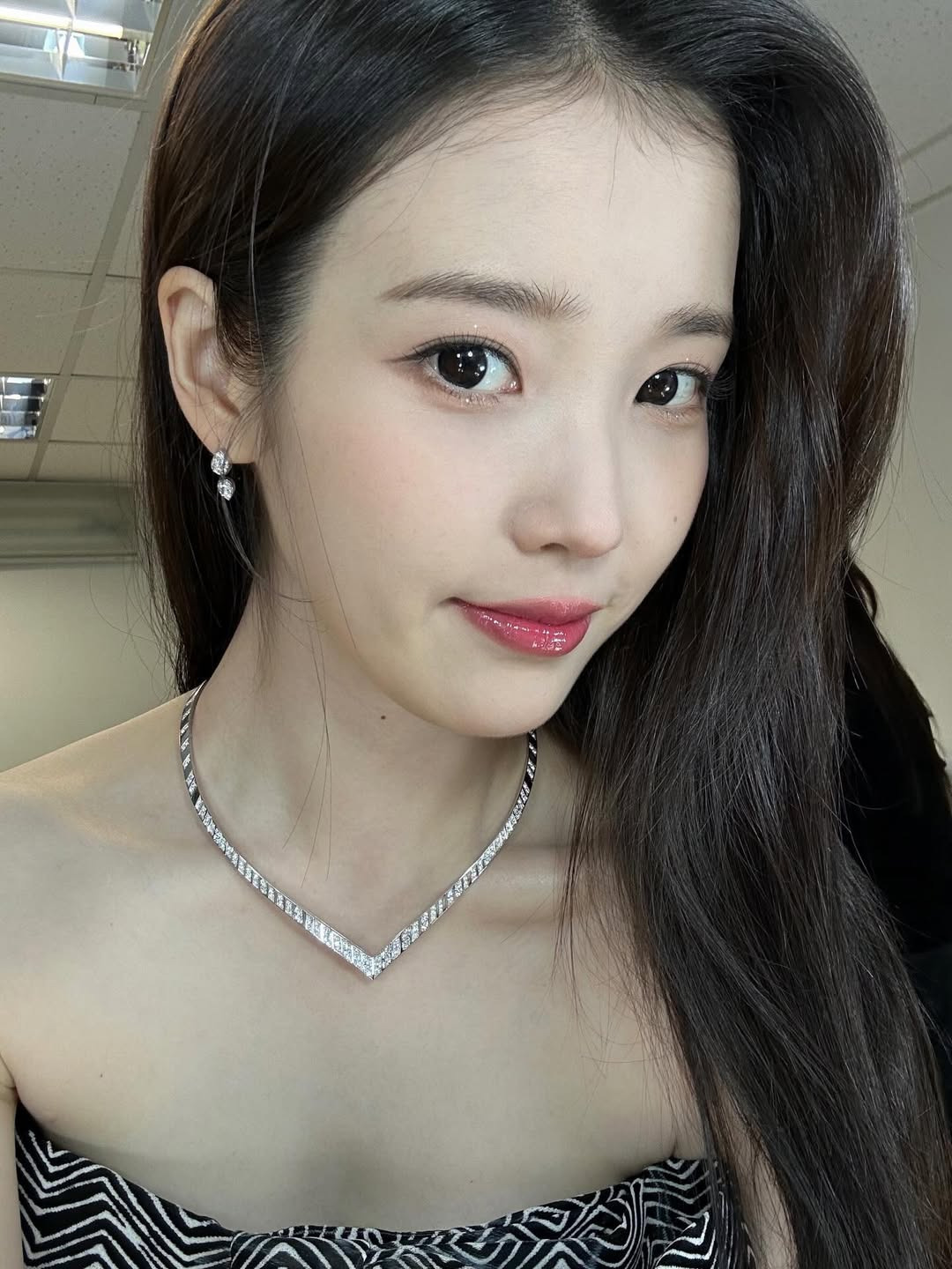 아이유 오늘자 인스타 업로드 | 인스티즈