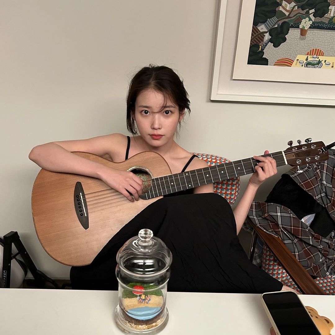 섹시 GOAT 아이유 오늘자 인스타그램 .jpg | 인스티즈
