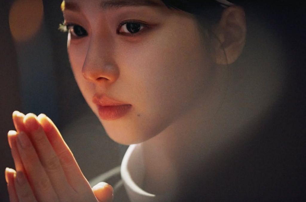 애기 업을줄 몰라서 안절부절하는 카리나 | 인스티즈