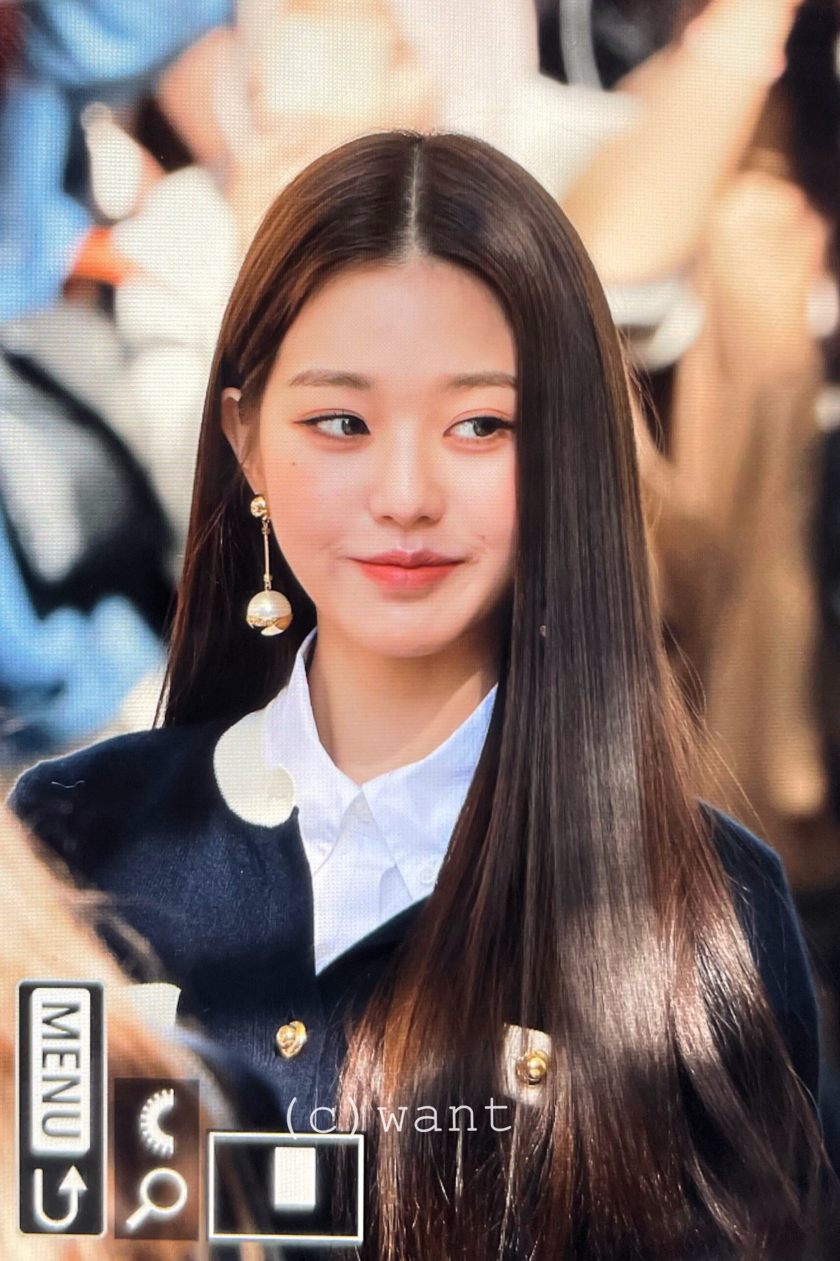 파리패션위크에서 프라다 회장과 이야기하는 아이브 장원영 | 인스티즈