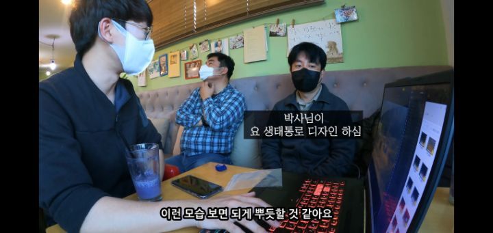 도로 위 야생동물 생태통로를 이용하는 동물들.jpg | 인스티즈