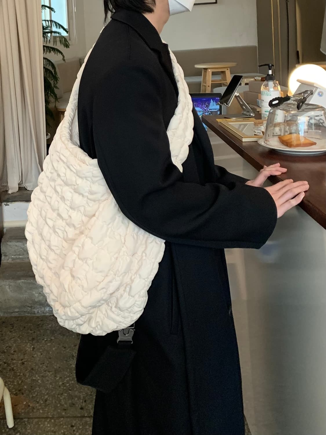 요즘 패션좋아하는 여자들한테 인기 원탑인 가방 | 인스티즈