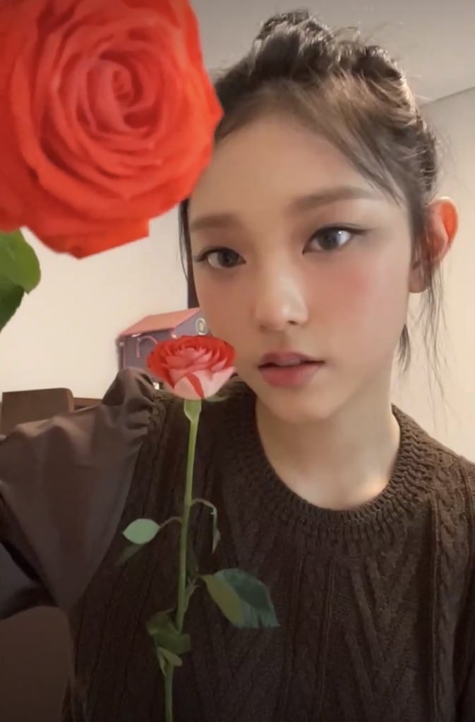 라이브방송중 귀여운척하고 후회하는 뉴진스 해린 | 인스티즈