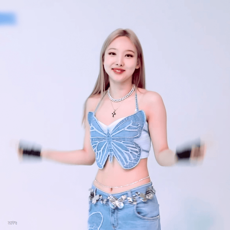 시원해 보이는 파랑옷 입은 스튜디오춤 나연+비하인드.gif | 인스티즈