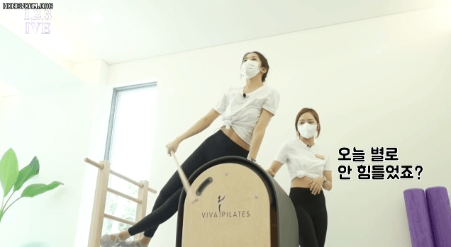 필라테스 수업 받는 아이브 장원영, 안유진.jpgif | 인스티즈