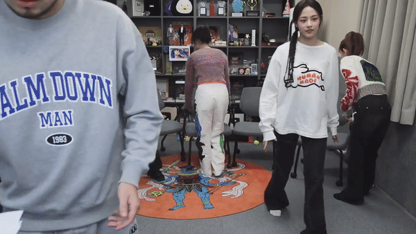 침튜브 나온 뉴진스 강해린. gif | 인스티즈