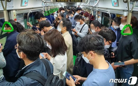 서울 지하철 처음 본 사람들이 놀라는 것.jpg | 인스티즈