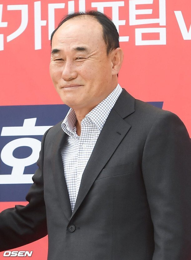 아니 김학범 감독을 대체 왜 까는거니..... | 인스티즈