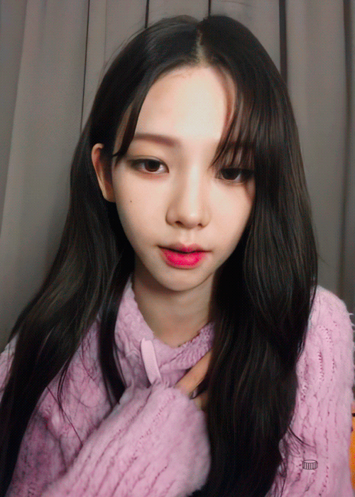 인스타 라이브하는 카리나.gif | 인스티즈