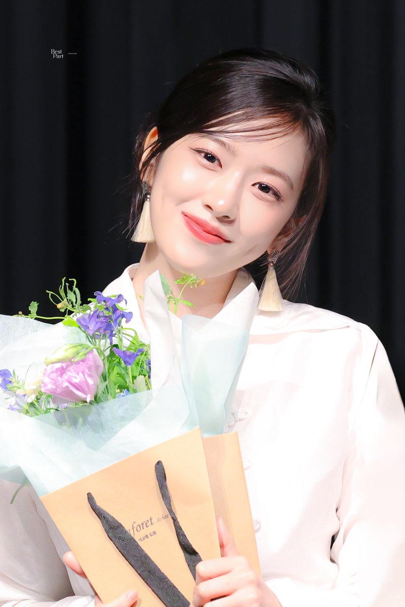 은근 이쁜데 설명할 방법이 없는 안유진 근황.jpg | 인스티즈