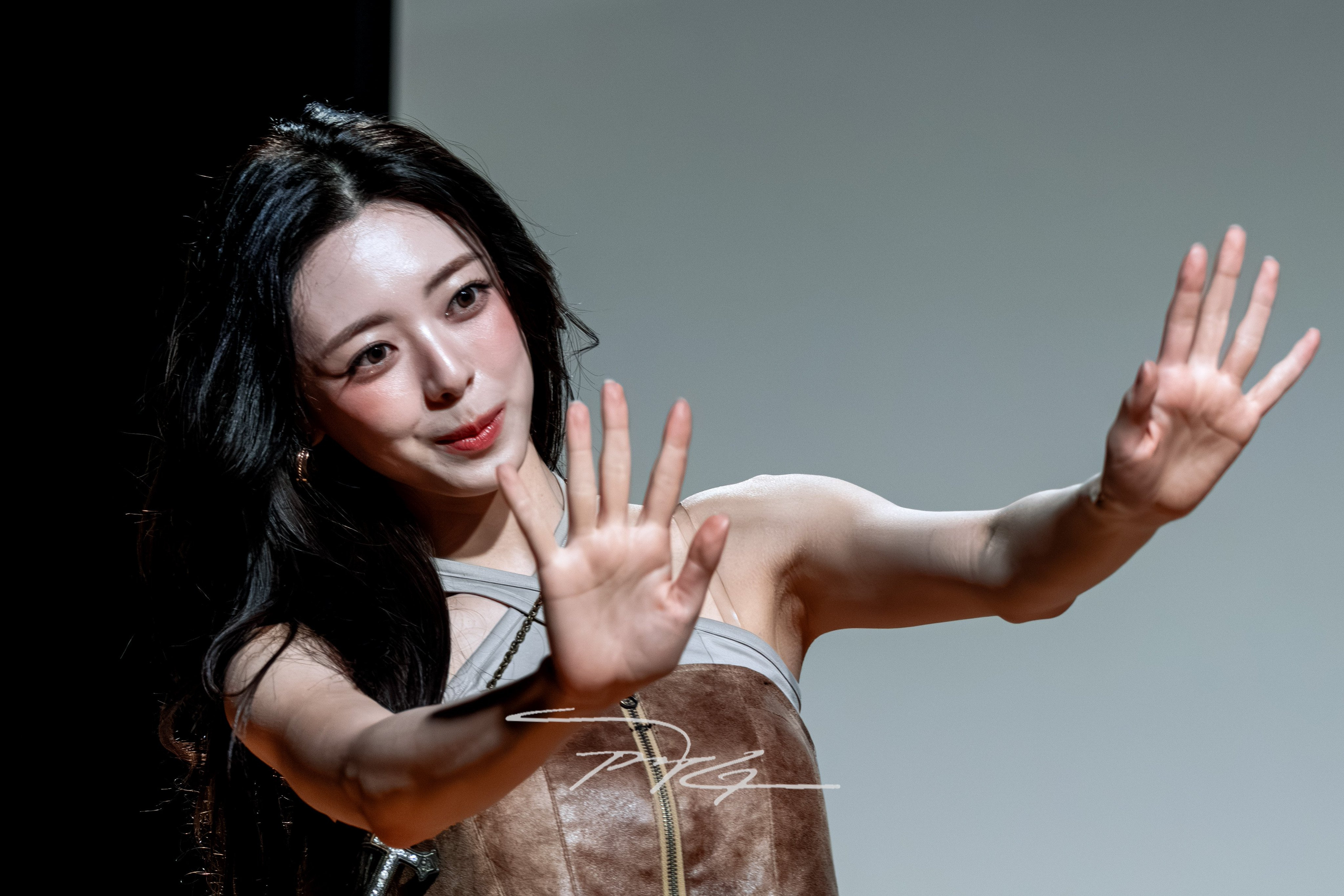 (스압)여자여자한 ITZY 유나.jpgif | 인스티즈