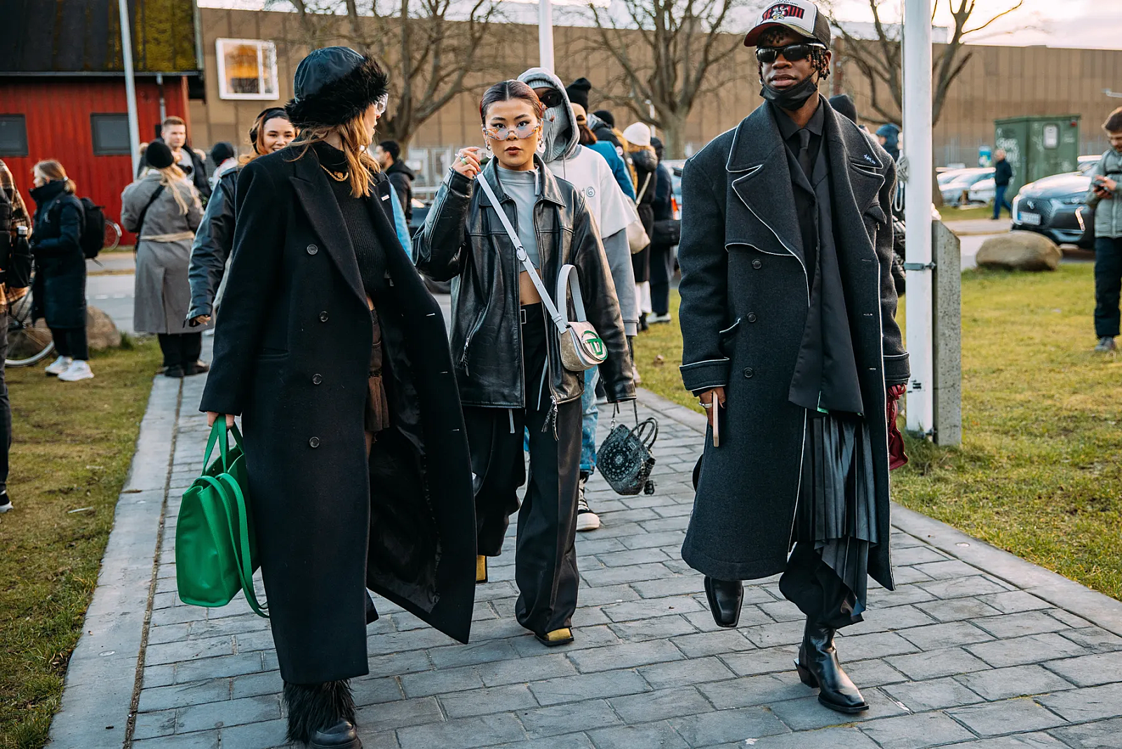 최근 몇년간 전세계 셀럽들이 꾸준하게 밀고있는 코트 코디방법 | 인스티즈