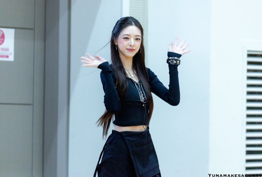 (스압)여자여자한 ITZY 유나.jpgif | 인스티즈