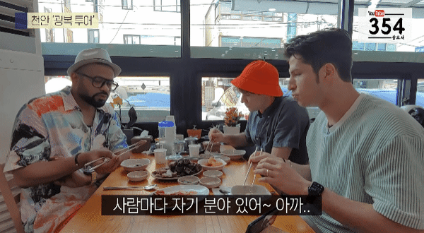 젓가락질 ㄹㅇ 정석으로 하는듯한 외국인 3명 | 인스티즈