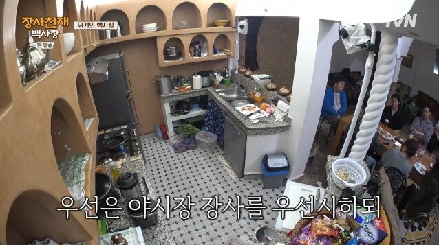 모로코 야시장에서 장사하다가 민원들어와서 폐업한 백종원 근황 .jpg | 인스티즈