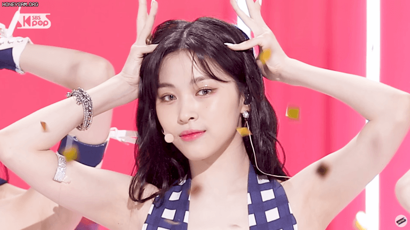 류진의 러너 스니커즈에는 감동이 있다.gif | 인스티즈