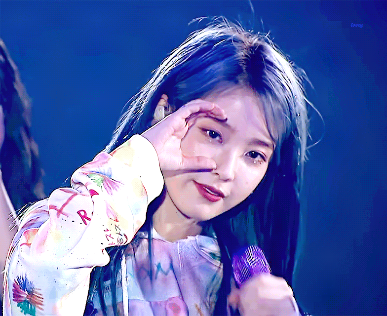 파랑머리 아이유.gif | 인스티즈