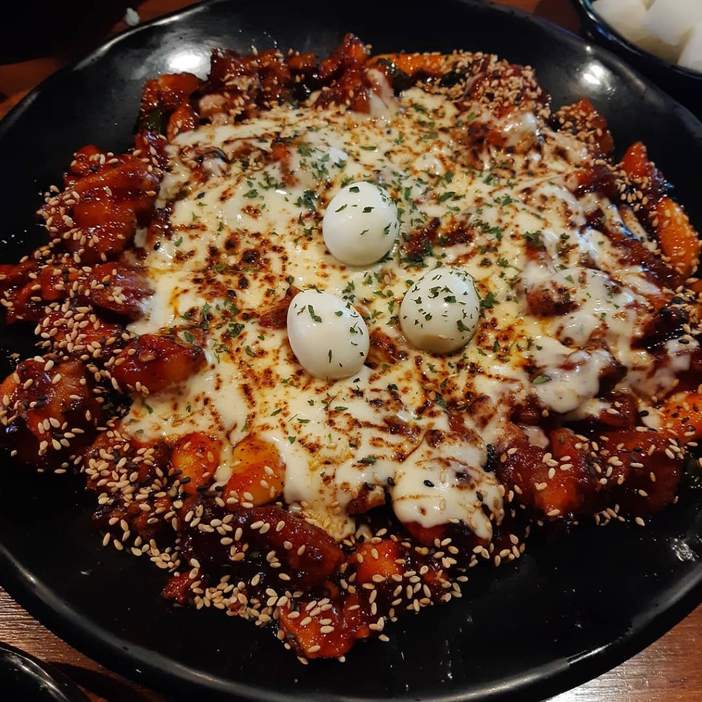 꼬꼬아찌 숯불치킨 비주얼.......jpg - 웃긴자료 ‥‥‥‥‥、 - 도탁스 (DOTAX) 꼬꼬아찌 숯불치킨 비주얼.......jpg