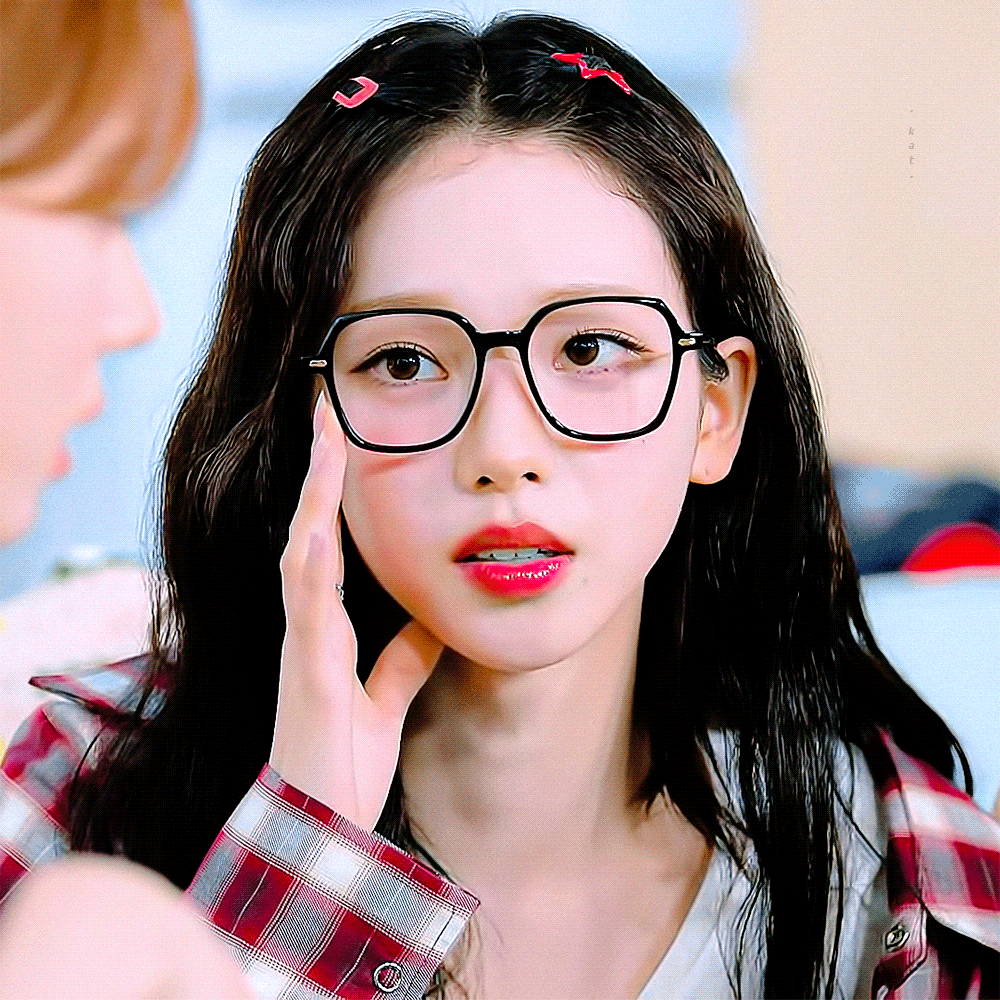 뿔테 안경 너드녀 컨셉 카리나.mp4jpgif | 인스티즈
