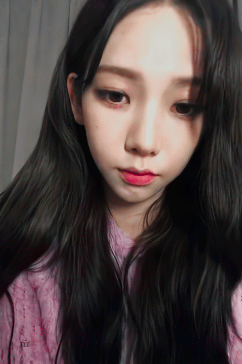 인스타 라이브하는 카리나.gif | 인스티즈