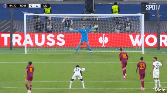 유로파 로마 원정 승리를 지킨 릴 GK 외제르의 PK 3연속 선방 .gif | 인스티즈