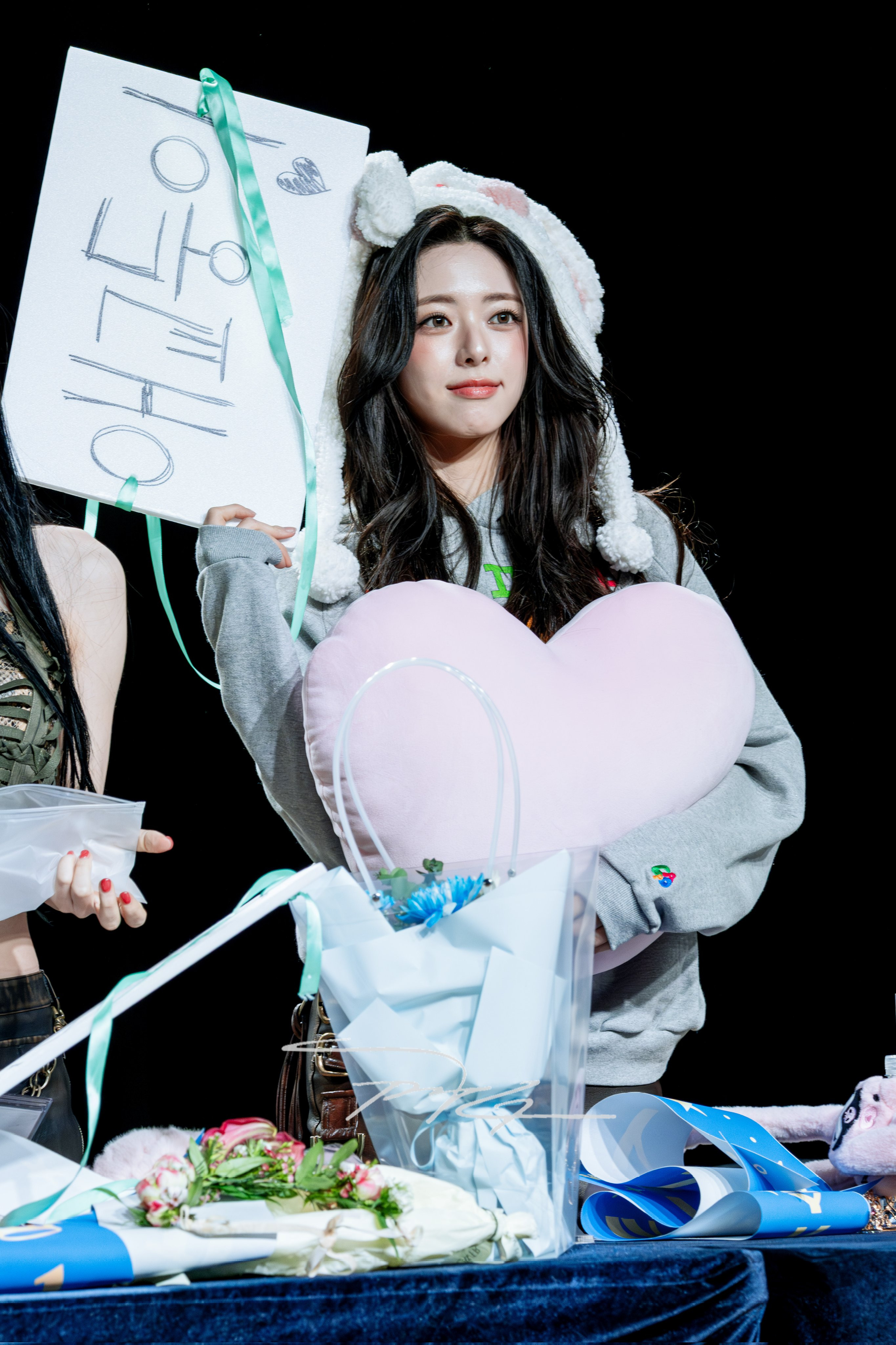 (스압)여자여자한 ITZY 유나.jpgif | 인스티즈