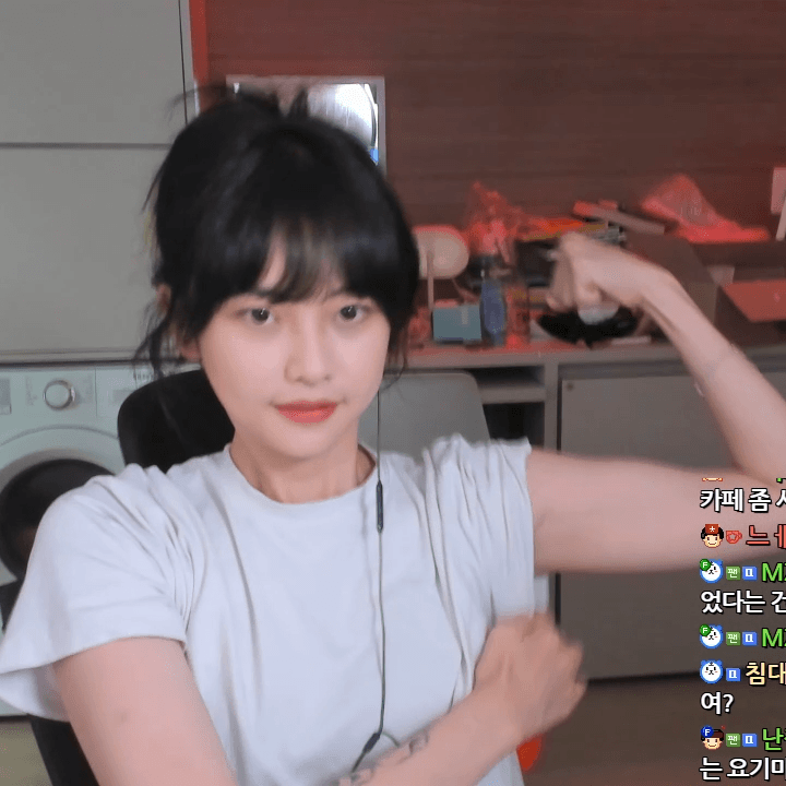 겨드랑이 자랑하는 고말숙.gif | 인스티즈