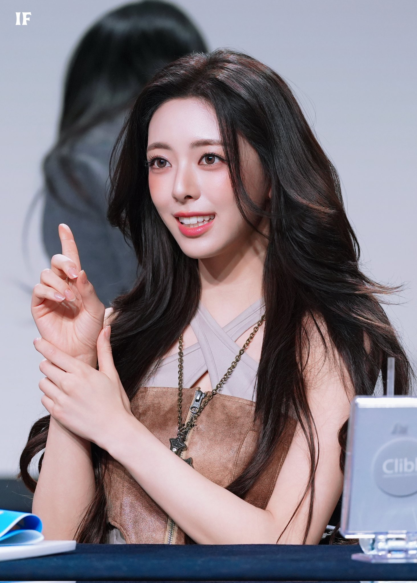 (스압)여자여자한 ITZY 유나.jpgif | 인스티즈