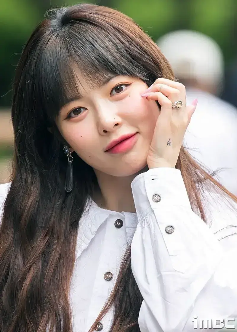 화장 연하게 한 현아 | 인스티즈