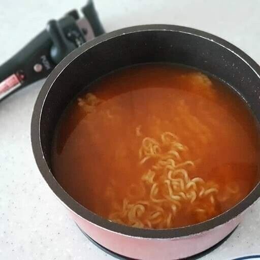 토요일 점심에는 라면이 최고다...jpg | 인스티즈