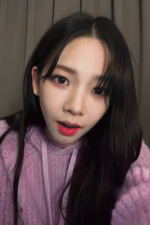 인스타 라이브하는 카리나.gif | 인스티즈