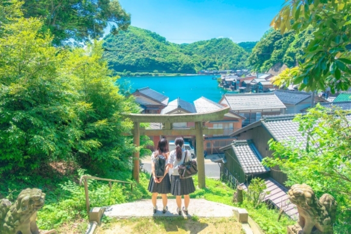 애니메이션 배경풍 사진 찍는 일본 여고생들 | 인스티즈