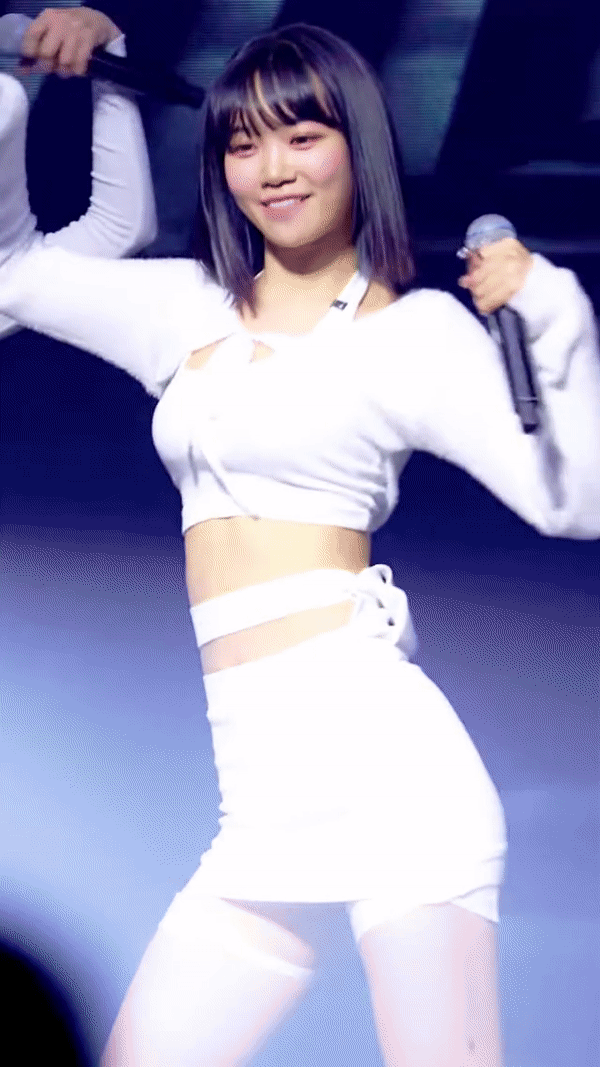 몸매 은근 섹시한 르세라핌 김채원.gif | 인스티즈