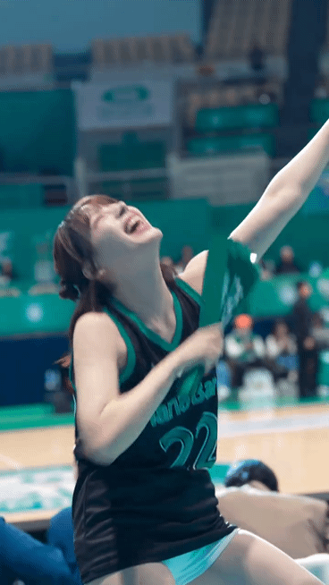 바로 앞에서 보는 하지원 치어리더.gif | 인스티즈