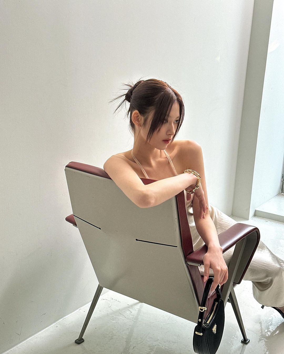 얼굴에 선이 살아있는 사나 인스타.jpg | 인스티즈