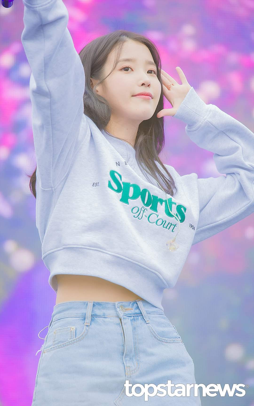 오랜만에 보라색 마이크들고 행사뛴 오늘자 아이유 .jpg | 인스티즈