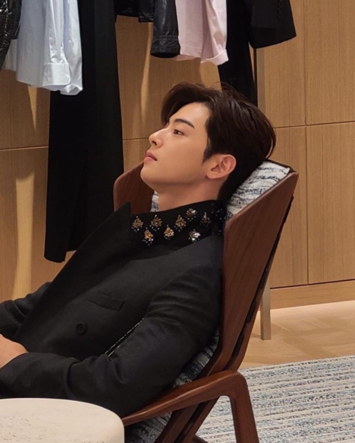 더현대서울 디올 매장 방문한 차은우ㄷㄷㄷㄷㄷ.jpg | 인스티즈