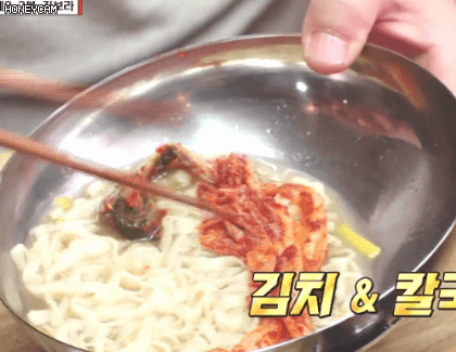 멸치국수라면+겉절이+보쌈 먹는 강호동 | 인스티즈